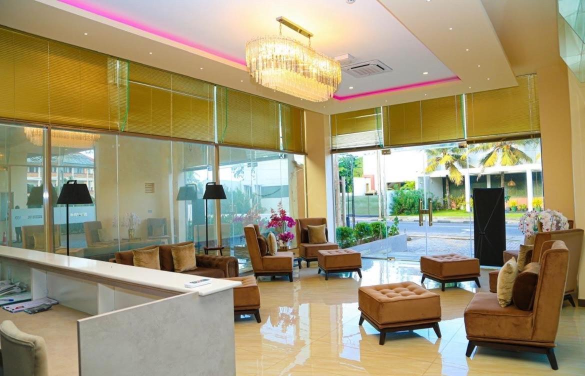 Ocean Breeze Studio Apartment Negombo Exterior photo