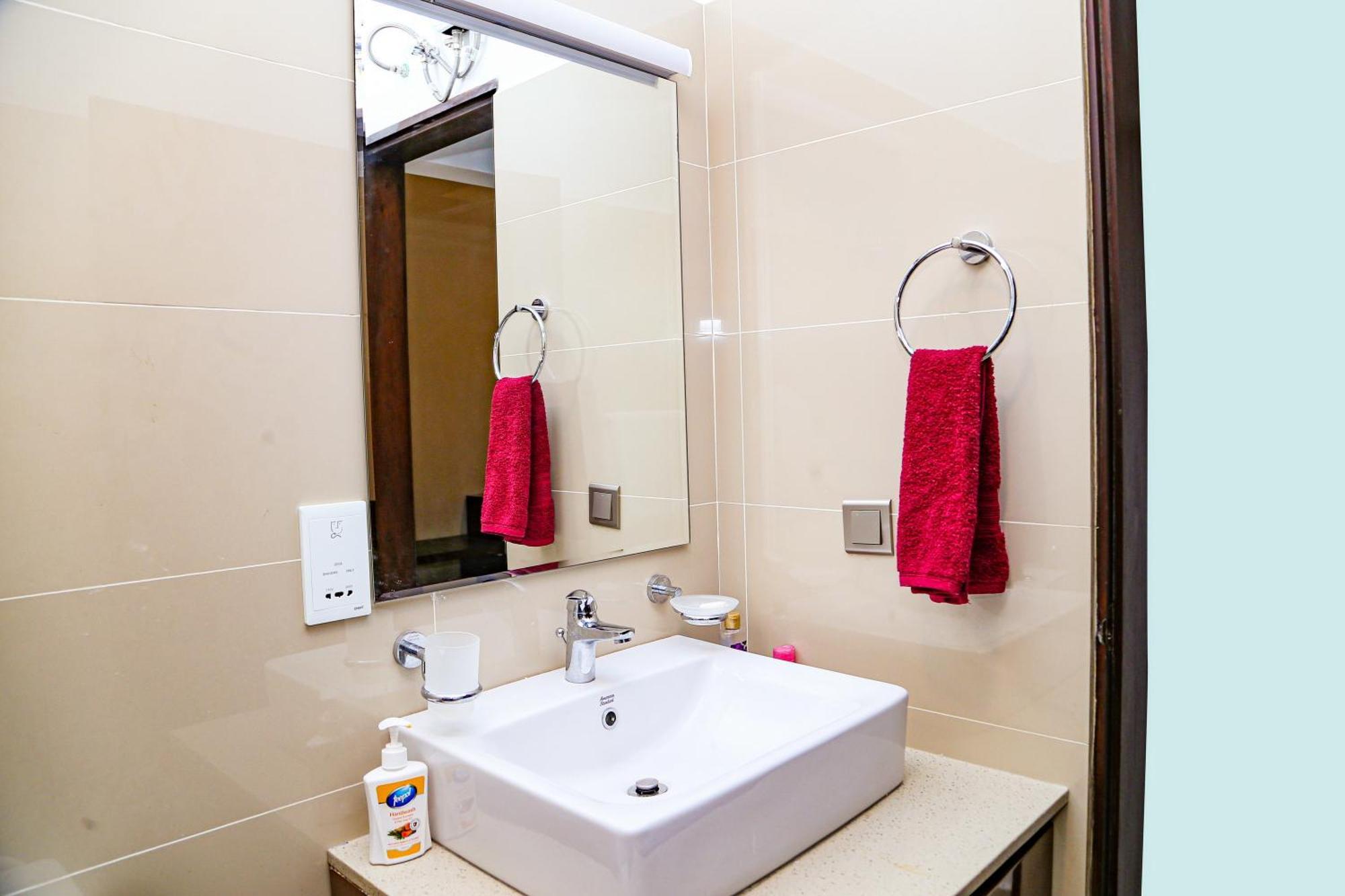 Ocean Breeze Studio Apartment Negombo Exterior photo