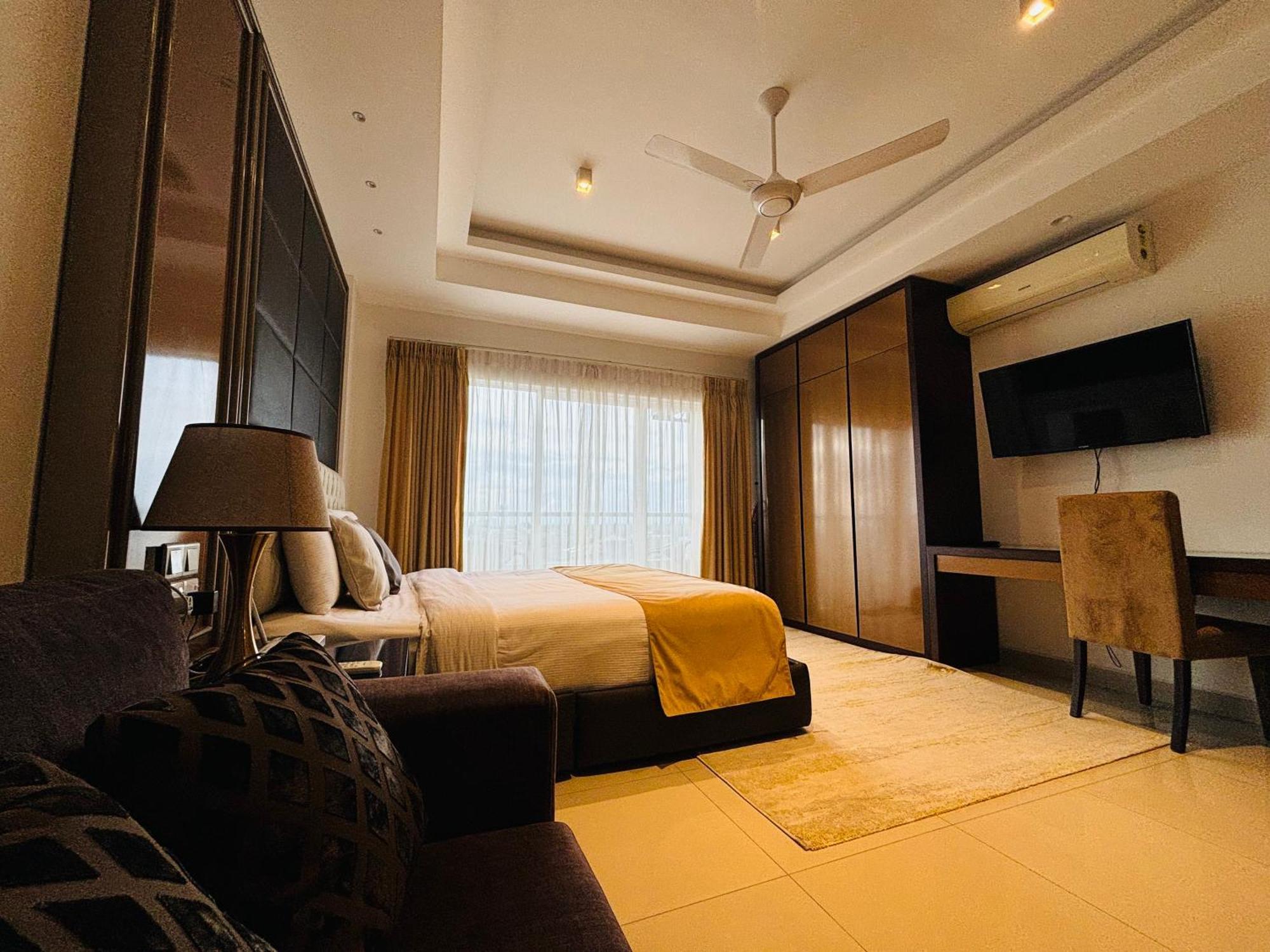 Ocean Breeze Studio Apartment Negombo Exterior photo