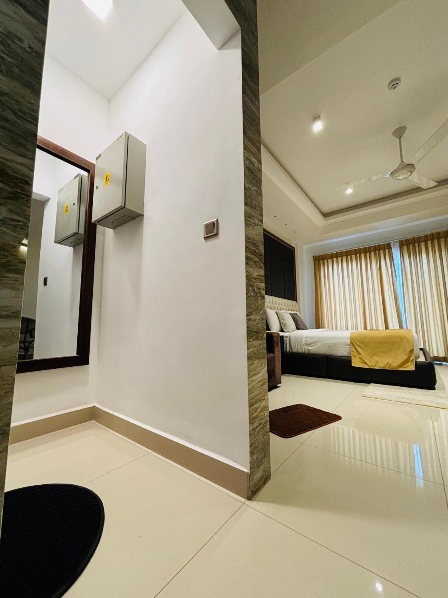 Ocean Breeze Studio Apartment Negombo Exterior photo